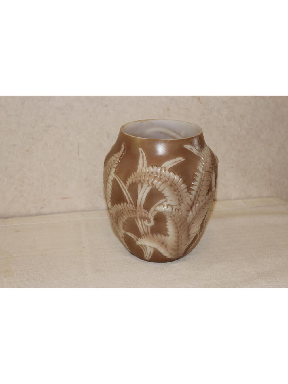 Vintage Phoenix Sculptured Artware Art Glass Fern Vase